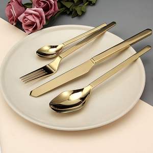 Ensemble de couverts en métal avec différents motifs adaptés à l'esthétique minimaliste des cuisines, appartements, restaurants, hôtels - Product Image 3