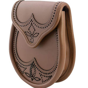 Sporran escocés de cuero negro liso para hombres con correa de cadena Medio vestido de cuero Premium Sporran en MOQ bajo - Product Image 3