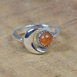 Anillo de media luna de diseñador minimalista de plata 925 sólida para mujer hecho a mano con bisel de piedras preciosas de ámbar ajuste joyería de boda fina - Product Image 4