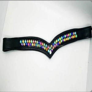 Vente en gros de produits pour chevaux Bandeau de front de cheval en cuir véritable noir avec chaîne bling en cristal noir violet et bleu en épi complet - Product Image 6