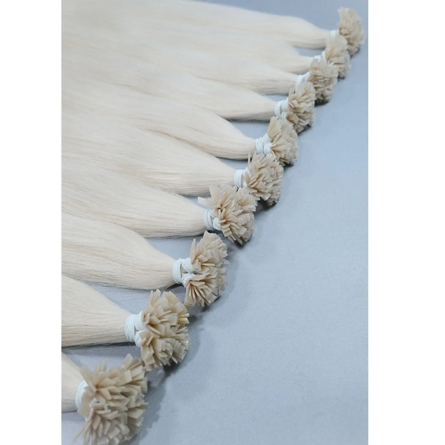 Extensiones de cabello de estilo recto natural asequible 100g Cabello de punta plana Remy Queratina italiana Hecho en Vietnam