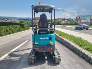 Mini-excavatrices SUNWARD SWE18UF, poids opérationnel 2 tonnes, composants moteur de qualité supérieure, idéales pour la construction et le bâtiment. - Product Image 6