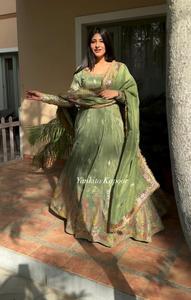 Robes de mariage indien Anarkali Chinnon avec paillettes et position impression travail couture Standard toile Patta robe - Product Image 4