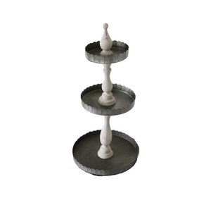 Support de gâteau galvanisé en fer à 3 niveaux décoratif de forme ronde avec poignée Plateau à gâteau galvanisé blanc et présentoir - Product Image 5
