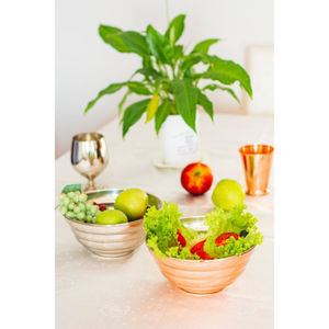 Cuenco para verduras de metal y madera Cuenco para servir alimentos con borde de metal martillado redondo Utensilios de cocina para el hogar con estilo a un precio atractivo - Product Image 5