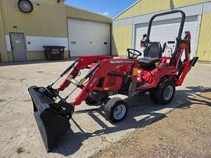 Massey Ferguson GC1725MB 4x4 Mini Tractor Agrícola Compacto 4WD con Cargador Frontal/Retroexcavadora, Motor TCM, Capacidad de 200 Toneladas - Product Image 4