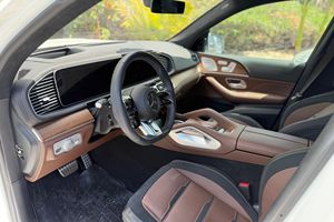 2024 A-M-G GLS 63 ไมล์น้อย เครื่องยนต์สมบูรณ์ ยาง R18 พร้อมส่ง - Product Image 2