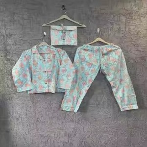 Pijamas de salón relajantes para mujer, ropa de dormir de tela de rayón suave para dormir y comodidad en el hogar, perfecto para el uso diario - Product Image 1