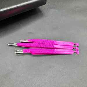 Pinzas para pestañas con agarre de diamante de acero inoxidable sostenible japonés rosa fuerte pinzas para pestañas con logotipo privado con cara de muñeca - Product Image 4