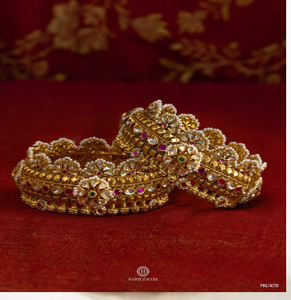 Bracelets en laiton filigranés exquis avec des centres de table en forme de fleurs. Chic. Disponible à prix de gros. - Product Image 4