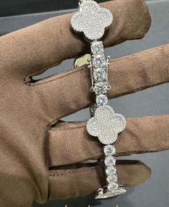 Bracelet à breloques fleur, Bracelet fleur délicat en moissanite, Bracelet délicat pour tous les jours, Bracelet en or blanc 14 carats - Product Image 1