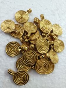 Colgantes y dijes de latón hechos a medida con circón para artesanos y reventa de micro macramé para niños - Product Image 2