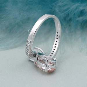 Anillo de Compromiso Toi Et Moi Certificado por IGI con Banda de Diamantes en Pavé Rosa y Blanco - Product Image 5