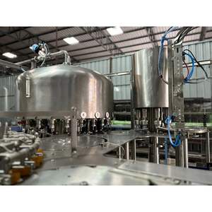 Máquina de llenado automática eléctrica de alta velocidad de 220V 120 BPM Capacidad de 2000BPH para bebidas Jugos Líquidos en botellas de latas de 500ml - Product Image 3