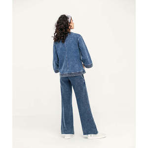 Pantalones acampanados de mezclilla para mujer - Product Image 3