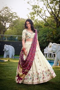 Designer élégant blanc et rose couleur Lehenga Choli en tissu de coton Khadi avec paillettes et broderie de fil pour les femmes - Product Image 4