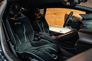 2023 H0r-a c aan S T-O Blu F on t us Paquete completo de fibra de carbono para exterior, faros LED altamente equipados, techo solar panorámico, Euro VI - Product Image 5