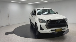 Nouveau pour Toyota Hilux Diesel Automatique Berline à vendre Volant à gauche Moteur Turbo Taille des pneus R15 Intérieur foncé Caméra arrière Métal - Product Image 5