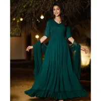 Gaun Malam Model Ball Gown Inayaat Satin Georgette Vintage Beraplikasi Lengan Panjang Warna Hijau dengan Payet Model Trumpet dan Kerah Sweetheart Tinggi