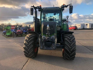 Tractor Agrícola Fendt 724 Vario con Transmisión por Engranajes, 4x4, 40 HP, Rendimiento Premium, Nuevo, con Motor Inteligente - Product Image 3