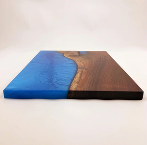Planche à découper en époxy pour bois et résine personnalisée carré en résine bleu royal avec logo personnalisé couleur planche à découper en résine de qualité supérieure - Product Image 1