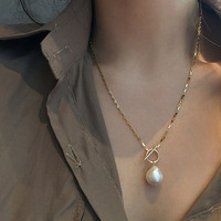 Collier de perles géométriques imitation plaqué or 18 carats avec pendentif et chaîne à maillons, cadeau d'anniversaire ou de mariage pour femme, faible MOQ (10 pièces)