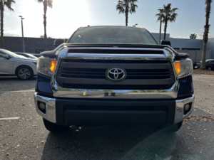 Auto Usado 2023, Doble Cabina, 4.6L V8, 6 Velocidades, Transmisión Automática, SR5, 4x4, Premium, Inteligente, Automático, en Buenas Condiciones - Product Image 4