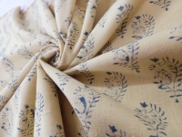 La tela de algodón impresa hecha a medida es un textil versátil que presenta diseños patrones o imágenes impresas en material de algodón