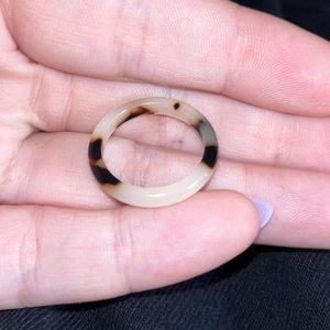 แหวนเรซินอีพ็อกซี่หมุนวนสีเครื่องประดับแฟชั่นแหวนเรซินดอกไม้แห้งตามธรรมชาติ - Product Image 3