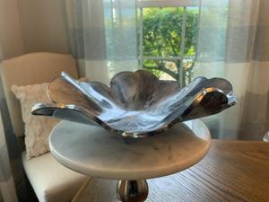 Bol décoratif de luxe inspiré des fleurs sur piédestal pour table basse de salon, décoration d'événements et cadeau, provenance Inde - Product Image 6