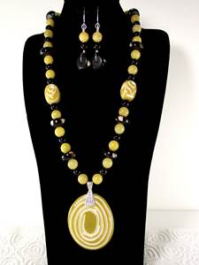 Élégant collier de perles en résine noire et ivoire fait à la main Chunky Statement Choker pour les femmes Fashion Jewelry Gift - Product Image 3