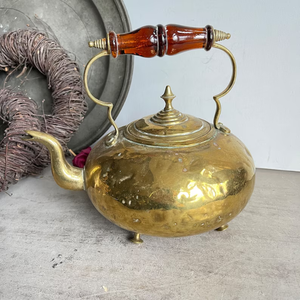 Bouilloire théière vintage en laiton avec poignée de couleur ambre, bouilloire sur pied en laiton, bouilloire chaude Toddy - Product Image 1