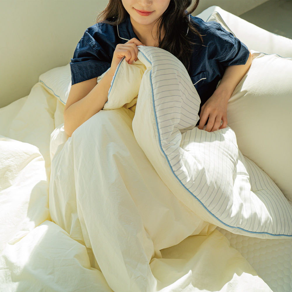 Deep Green, Cream, Sky Blue, Light Gray