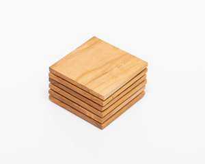 ที่รองแก้วไม้วอลนัททรงสี่เหลี่ยมพร้อมด้วยวัสดุธรรมชาติที่สมบูรณ์แบบสำหรับอุปกรณ์เครื่องครัวบนโต๊ะอาหารและรับประทานอาหารที่หรูหรา - Product Image 1