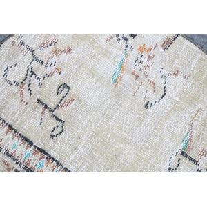 Vintage Round Rug 2.5x1.5 ft, White <b>Brown</b> Moroccan Rug <b>Wool</b> - Product Image 5