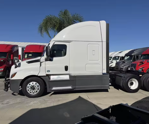 Camions semi-remorques Freightliner Cascadia 126 Sleeper d'occasion 2023-2024, avec cabine surélevée 72 pouces, moteur Detroit 455HP, boîte automatique Dt12 à 12 vitesses - Product Image 2
