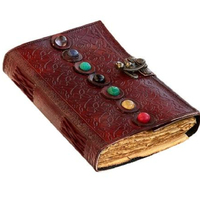 NEW ERA Carnet de croquis en cuir relié vintage avec sept pierres chakra, reliure cousue, fermeture à loquet, 100 feuilles à bords festonnés, cadeau