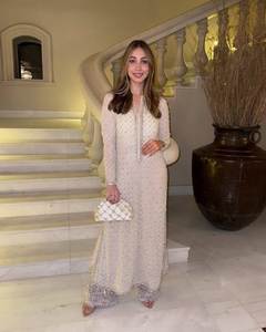 Ensemble Kurta de créateur pour femmes vêtements indiens pakistanais toutes saisons vêtements de fête en fausse Georgette broderie travail - Product Image 1