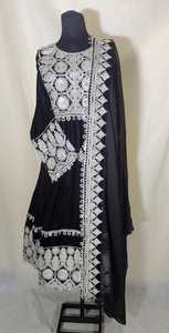 NOUS SOMMES LES FABRICANTS PERSONNALISÉS DE ROBES TRADITIONNELLES ET AFGHANI DANS LE PRIX LE PLUS CONCURRENTIEL ET LE DÉLAI DE LIVRAISON COURT 2024 - Product Image 5