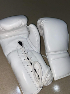 Guantes de Boxeo Unisex de Marca Personalizada, Calidad Premium, Cuero Ligero, Absorción de Humedad, Cierre con Cordones, 16 oz, Color Sólido - Product Image 2
