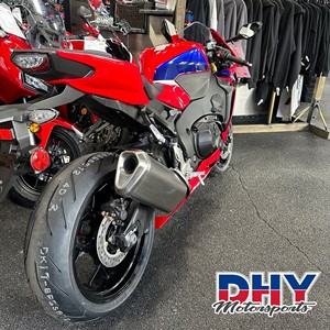 Motocicleta Deportiva Super Sport CBR1000RR Estilo 2023 de 1000cc - Product Image 3