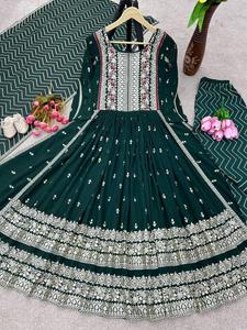 Vestido tradicional de alta calidad de 3 uds. Nuevo diseñador Party Wear Look Nyra cut Top-Dupatta para mujeres y niñas a precio mayorista - Product Image 3