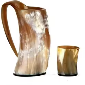 Corne à boire sculptée à la main de style bateau viking avec support en bois et corne de bière écologique personnalisée - Product Image 1