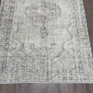 Tapis turc 4,7x7,5 pieds, tapis vintage, tapis en laine persan gris - Product Image 2