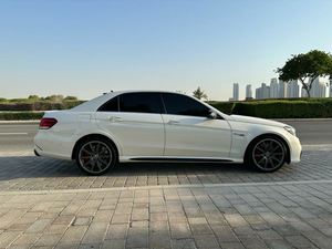 2017 Mercedes-Benz E63 AMG 4Matic V8 sièges en cuir à volant gauche d'occasion ACC régulateur de vitesse Euro6 Diesel Light R16 - Product Image 2