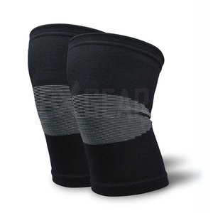 ปลอกเข่าทำจากวัสดุที่ยืดหยุ่นได้ช่วยให้เคลื่อนไหวได้ง่ายในขณะที่ป้องกันการวิ่งการเดินและการฝึก - Product Image 1