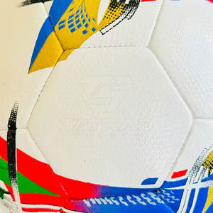 Ballon de football léger et durable de conception professionnelle pakistanaise avec impression de logo personnalisée, différentes tailles et couleurs - Product Image 2