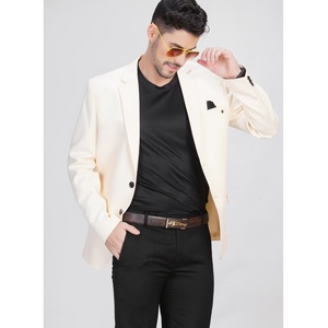 Abrigo de Hombre de Alta Calidad en Color Crema Oscuro, Mezcla de Poliéster y Algodón, para Oficina, Eventos Nocturnos, Viajes y Uso Profesional, Disponible a Precio de Exportación - Product Image 1