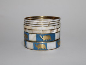 Ensemble de bracelets de mode traditionnels Exim Pvt Ltd Bracelets en laiton incrustés de nacre - Product Image 5