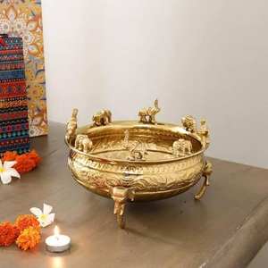 Bol de service rond en laiton au design moderne, ustensiles de cuisine, bol à fruits et à salade pour table, finition polie pour le service de nourriture - Product Image 1